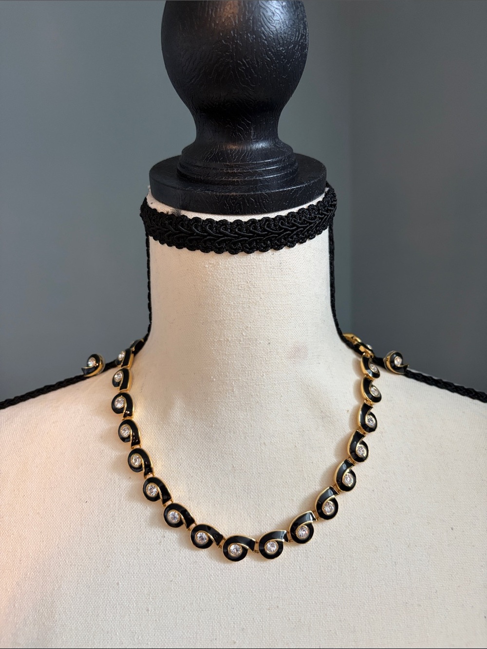 Elegant Black and Gold Crystal Necklace - Women Jewelry